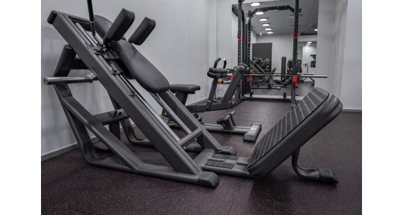 Gym Equipment Does HF Lifestyle Offer: Can You Do Hip Thrusts on a Smith Machine?